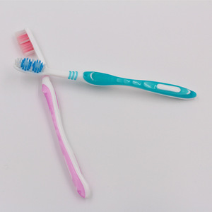แปรงสีฟันขนนุ่มสีตามสั่ง รุ่น MC109 แปรงสีฟันแบบใช้มือสำหรับผู้ใหญ่ ด้ามจับกันลื่น คุณภาพสูง ทำความสะอาดได้ดี สำหรับใช้ในชีวิตประจำวัน - Product Image 2