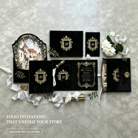 Maßgefertigte Schwarze Samt-Folio Hochzeitseinladungs-Suite Goldfolie Monogramm Wappen Broschüre Hochzeitseinladungen Mit Einlegekarten