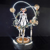 Escultura de Robot Femenino de Fibra de Vidrio con Iluminación LED en Forma de Anillo Orbital para Vestíbulo de Centro Comercial, Diseño Personalizado