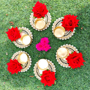 Diya floral fait à la main pour la décoration intérieure pour Diwali nouvel an décoration de Noël et de Ganpati cadeau Diya exclusif pour les festivals - Product Image 1