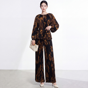 Ensemble deux pièces pour femme, style décontracté et professionnel, comprenant un manteau plissé uni en maille et un pantalon droit longueur cheville, respirant - Product Image 2