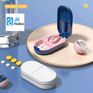 กล่องยาพกพาแบบกันเด็กเปิดได้ ยี่ห้อ Medibox สำหรับขายส่ง ผลิตจากพลาสติก PP เกรดอาหาร พร้อมที่ตัดยาและช่องจัดยาแบบรายสัปดาห์ เหมาะสำหรับนักศึกษา - Product Image 3