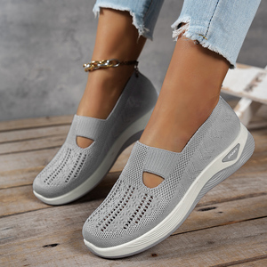 حذاء نسائي من الشركة الأصلية بتصميم عصري جديد للمشي حذاء رياضي مسطح للصيف حذاء للركض للسيدات - Product Image 4