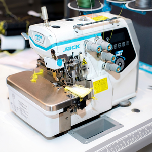 Máquina de Coser Overlock Industrial JACK-C7 de Alta Calidad en Oferta, Máquina de Coser para Jeans a Precio Económico - Product Image 1