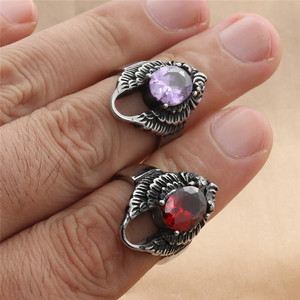 Anillo de acero de titanio con forma de ala, con piedras preciosas rojas y moradas, estilo retro punk, regalo de joyería unisex - Product Image 3