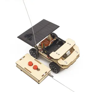 Vendita calda telecomando auto di legno fai da te auto solare in legno giocattolo educativo auto da corsa Puzzle giocattolo alimentato a energia solare stelo Kit per bambini