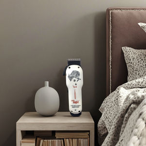 Meilleure vente modèle rétro <span class=keywords><strong>tondeuse</strong></span> à <span class=keywords><strong>cheveux</strong></span> électrique pour garçons personnalisé Mini Logo couleur USB/batterie garçons machine <span class=keywords><strong>de</strong></span> traitement des <span class=keywords><strong>cheveux</strong></span> - Product Image 1