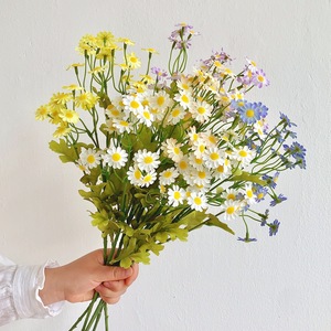 Qingyu Chronicle – Bouquet de marguerites artificielles, 30 têtes, arrangement de fleurs en soie pour la décoration intérieure, les mariages et les accessoires extérieurs - Product Image 2