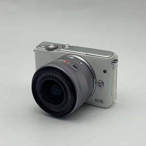 กล้องมิเรอร์เลส <span class=keywords><strong>M10</strong></span> รุ่นดั้งเดิม 18MP พร้อมเลนส์ 15-45 มม. รองรับการ์ด SD ตัวเลือกสำหรับผู้เริ่มต้น - Product Image 1