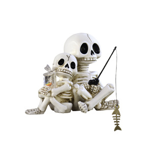 Une nouvelle tête de fantôme d'Halloween en résine avec un ornement père et fils pêcheurs est maintenant disponible, créant une scène chaleureuse. - Product Image 5