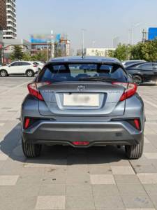 Meilleure <span class=keywords><strong>vente</strong></span> Toyota <span class=keywords><strong>CHR</strong></span> 5 places SUV Sièges en tissu R17 Essence Transmission automatique Caméra arrière Direction gauche Chine - Product Image 5