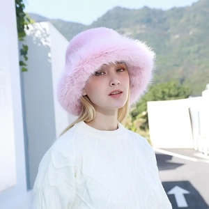 2025 nuevo diseño de sombreros de cubo de invierno suave cálido mullido Piel de visón personalizado OEM gorros de felpa para mujeres Unisex uso diario Casual carta - Product Image 4