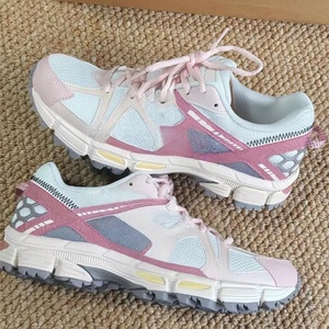Zapatos deportivos de tacón cerrado de cuero genuino rosa con suela antideslizante y ligera, zapatos de cuero de lujo para mujer, informales, para caminar. - Product Image 1