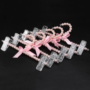 Vente en gros de vêtements en perles de luxe blanches pour bébé cintres pour pantalons avec pinces pour enfants cintres en plastique avec nœud en perles - Product Image 2