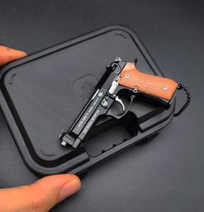 Modellino di Pistola <span class=keywords><strong>BERETTA</strong></span> <span class=keywords><strong>92F</strong></span> in Lega di Zinco 1:3 7,5 CM, Portachiavi Regalo in Metallo a Prezzo di Fabbrica - Product Image 6