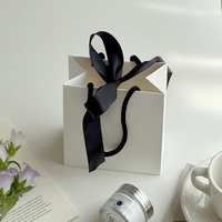 Bolsa de Regalo Ecológica de Papel Kraft Grueso con Cinta Dorada y Logotipo Personalizado UV para Empaque de Boutique y Minoristas