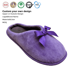 Pantuflas de Lujo Personalizadas OEM Súper Suaves de Felpa para Mujer, Certificadas por Fama, Elegantes, Planas para Interiores, con Forro Acolchado Cómodo, Tiempo de Entrega de 30 a 60 Días - Product Image 3