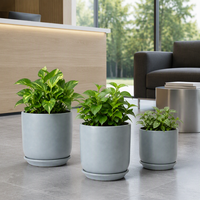 Ensemble de pots à fleurs cylindriques en céramique mate bleu clair, rose et blanc de style nordique avec plateaux assortis et plantes vertes