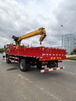 Camion-grue à flèche droite hydraulique 5T XC-MG Dongfeng 4x2 avec cabine d'équipage 6 places pour travaux municipaux