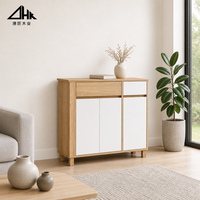 Buffet en chêne clair et blanc avec deux tiroirs et trois portes pour le rangement du salon, en kit