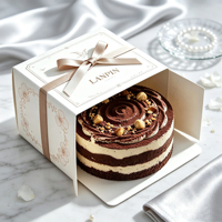 Boîte cadeau carrée écologique à imprimé floral délicat avec ruban en satin et nœud, logo personnalisé en feuille d'or, emballage rigide en papier pour