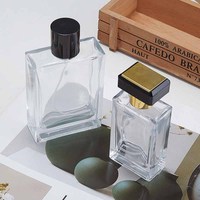 Ventes directes d'usine Bouteilles de parfum en verre de grande capacité Design plat carré élégant Presse d'estampage à chaud Bouchon de pulvérisation Diffuseur de roseaux