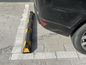 ROADSAFE Ferma-Carrozzia Portatile in Gomma per Parcheggi, 56cm-183cm - Product Image 4