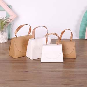 Sacs en papier pour vêtements réutilisables, écologiques, durables, marron, avec personnage de dessin animé KM - Product Image 3