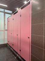 Système de cloisons de toilettes HPL pleine hauteur du sol au plafond pour une intimité maximale