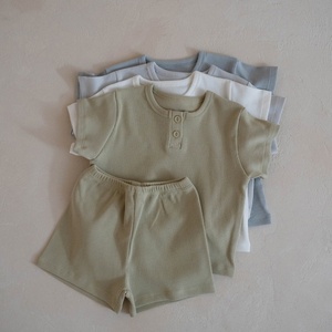 Ensemble t-shirt et short en coton pur côtelé pour bébé garçon, couleur unie, décontracté - Product Image 2