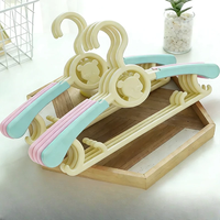 Cintres modernes en plastique PP pour vêtements de bébé, antidérapants, organisateurs de vêtements pour enfants, gain de place pour balcon, vente en gros