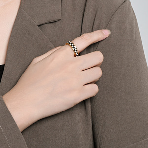 แหวนหมุนลายตารางเรขาคณิต เหล็กชุบทอง แฟชั่นสำหรับทุกเพศ ของขวัญเครื่องประดับ แหวนนิ้วชี้ - Product Image 3