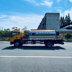 <span class=keywords><strong>Camion</strong></span> de distribution d'asphalte de machine de pulvérisation de bitume de HOWO 6000L avec le pulvérisateur manuel de bitume - Product Image 4