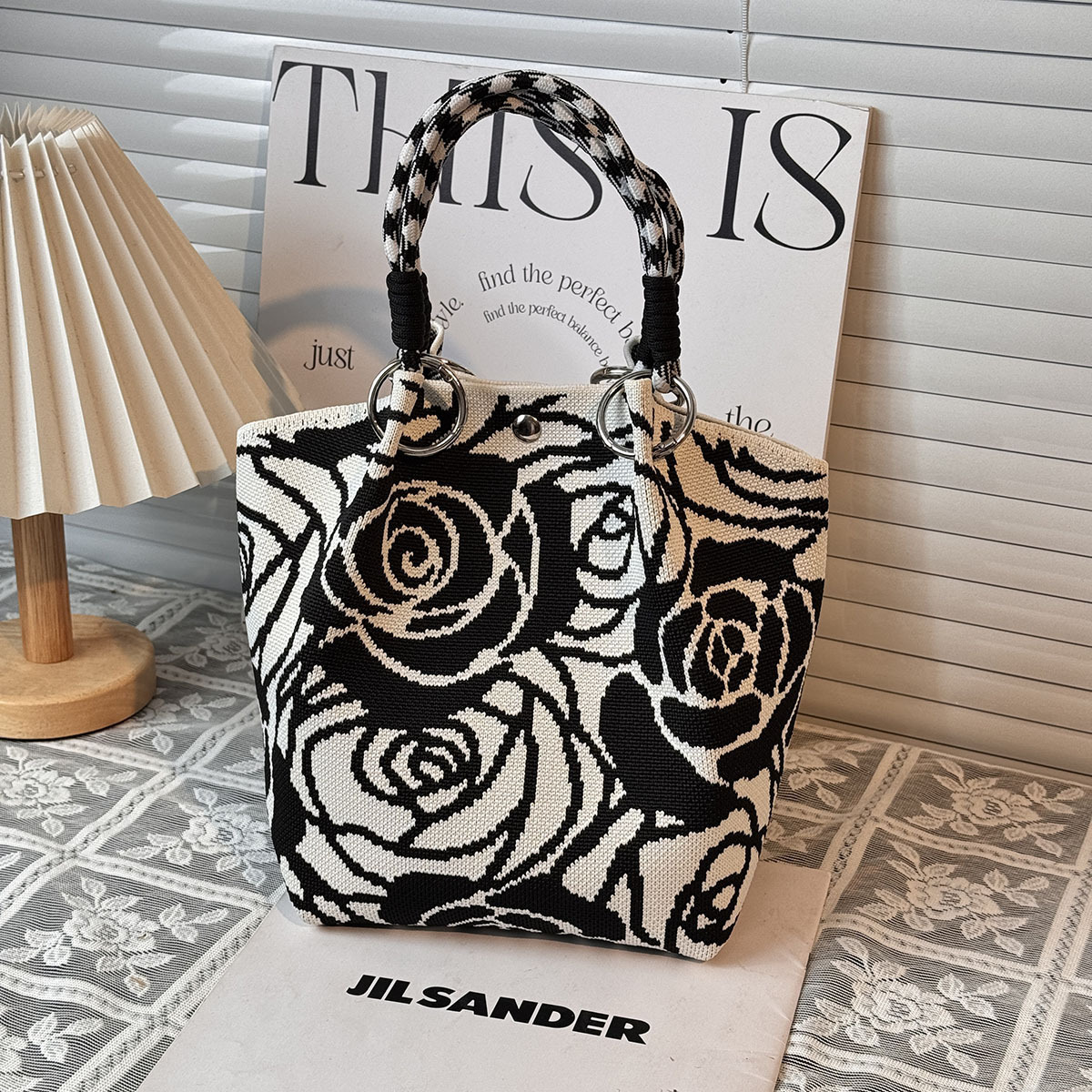 Sac à boucle avec anneau à motif rose Hkb9192