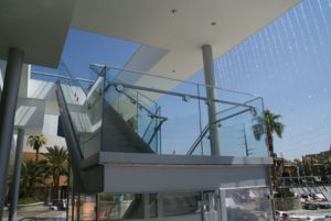 <span class=keywords><strong>Balcone</strong></span> esterno di alta qualità/terrazza/Veranda <span class=keywords><strong>in</strong></span> alluminio canale U ringhiera <span class=keywords><strong>in</strong></span> <span class=keywords><strong>vetro</strong></span> Custom alluminio U canale balaustre <span class=keywords><strong>in</strong></span> <span class=keywords><strong>vetro</strong></span> - Product Image 2