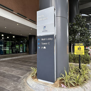 Custom Wayfinding <b>Sign</b> Mall Outdoor Display Board <b>Light</b> Box Advertising Pylon Signage Freestanding <b>Led</b> Pylon Signs System - Product Image 6