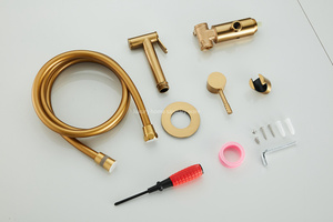 En 2025, el juego de Sistema de ducha de lavado dorado cepillado con mango redondo tallado de pistola pulverizadora de estilo clásico se vendió bien. - Product Image 6