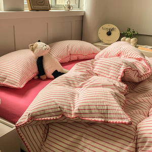 Juego de ropa de cama simple lavado, cubierta de sábana Ins de cuatro piezas, juego de tres piezas, relleno de algodón PP para aliviar el estrés - Product Image 1