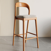 Vente en gros de tabouret de bar de comptoir à cadre de pieds en bois nordique avec siège en cuir PU pour la cuisine, le bar et le café à domicile