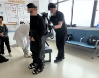 Exosquelette médical de rééducation pour la marche, équipement d'aide à la marche électrique pour patients hémiplégiques suite à un AVC