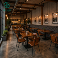 Ensemble de mobilier de restaurant industriel Ron Group : banquette en tissu capitonné à dossier haut, chaise rembourrée en cuir, table carrée en bois