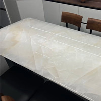 Table à manger rectangulaire de luxe en marbre blanc naturel importé, type Ice Jade, Source MarbleAera