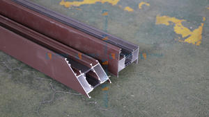 <span class=keywords><strong>Vente</strong></span> directe d'usine - Machine de fabrication de fenêtres et de portes - Scie à découper automatique à double tête CNC pour UPVC/aluminium/PVC avec moteur - Product Image 4