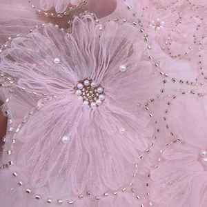 爆発的な人気！秘密版3Dマルチカラーリボン刺繍レース生地 女の子用 通気性のある不織布 ウェディングドレス用 - Product Image 4