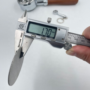 Portafiltro de café con logotipo personalizado, 51mm, pantalla de contacto Puck - Product Image 6