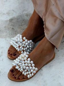 Nouveau produit <span class=keywords><strong>Sandales</strong></span> plates à talons plats en perles naturelles faites à la main de luxe <span class=keywords><strong>Sandales</strong></span> à bout ouvert rondes pour femmes Logo personnalisé - Product Image 3