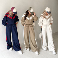 Fabricant de survêtements sportifs rétro pour femmes, ensemble veste zippée à blocs de couleur chevron et pantalon de jogging à jambe large avec bande latérale, personnalisable OEM ODM