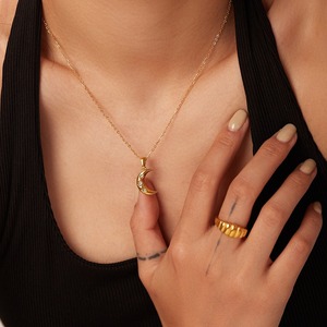 Collar con colgante de luna, chapado en oro de 18 quilates, acero inoxidable con tres piedras de circonita, para mujer, uso diario - Product Image 3