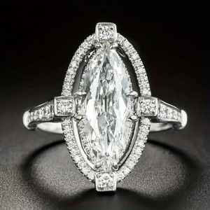 Anello Traforato Marquise per Donne, Elegante Gioiello da Dito in Stile Vintage - Product Image 1