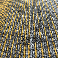 Dalles de moquette antidérapantes pour bureaux commerciaux 25x100cm, tapis modulaire à boucles rayées pour réception d'hôtel, location de maison, chambre